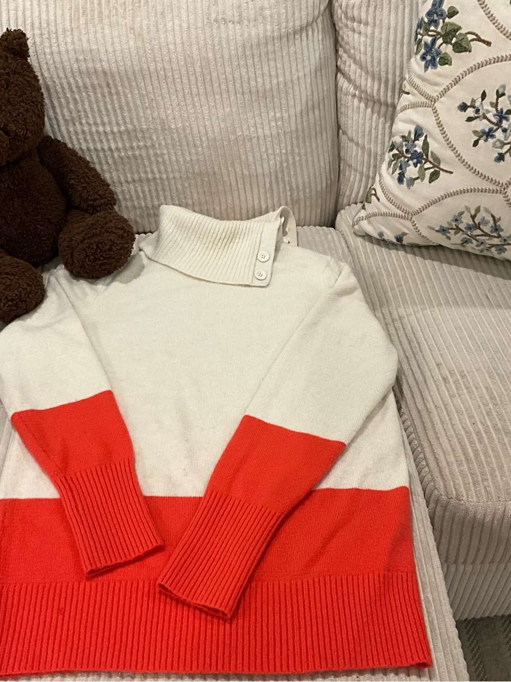 Button-Neck Colorblock Sweater - White & Red